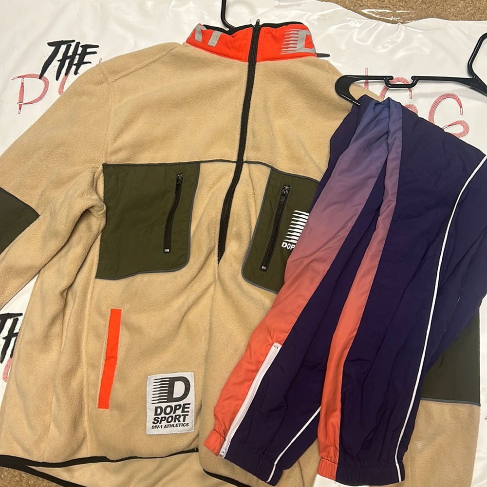 Dope set too and bottom Xl but runs small